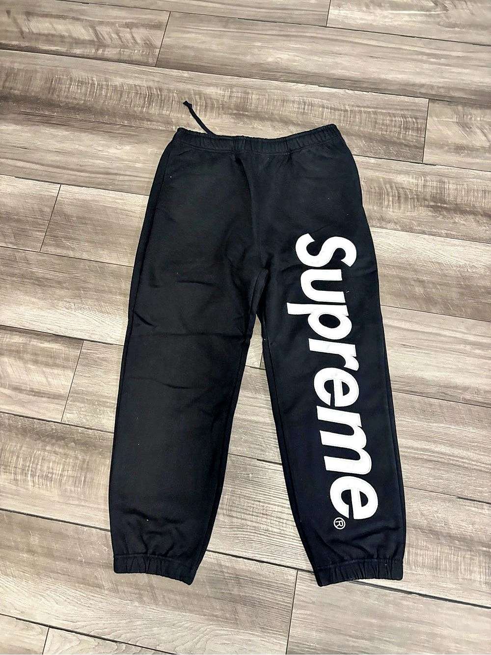 Supreme Sweatpants Black Heavy Cotton
Size M
Brand new
Ships same day